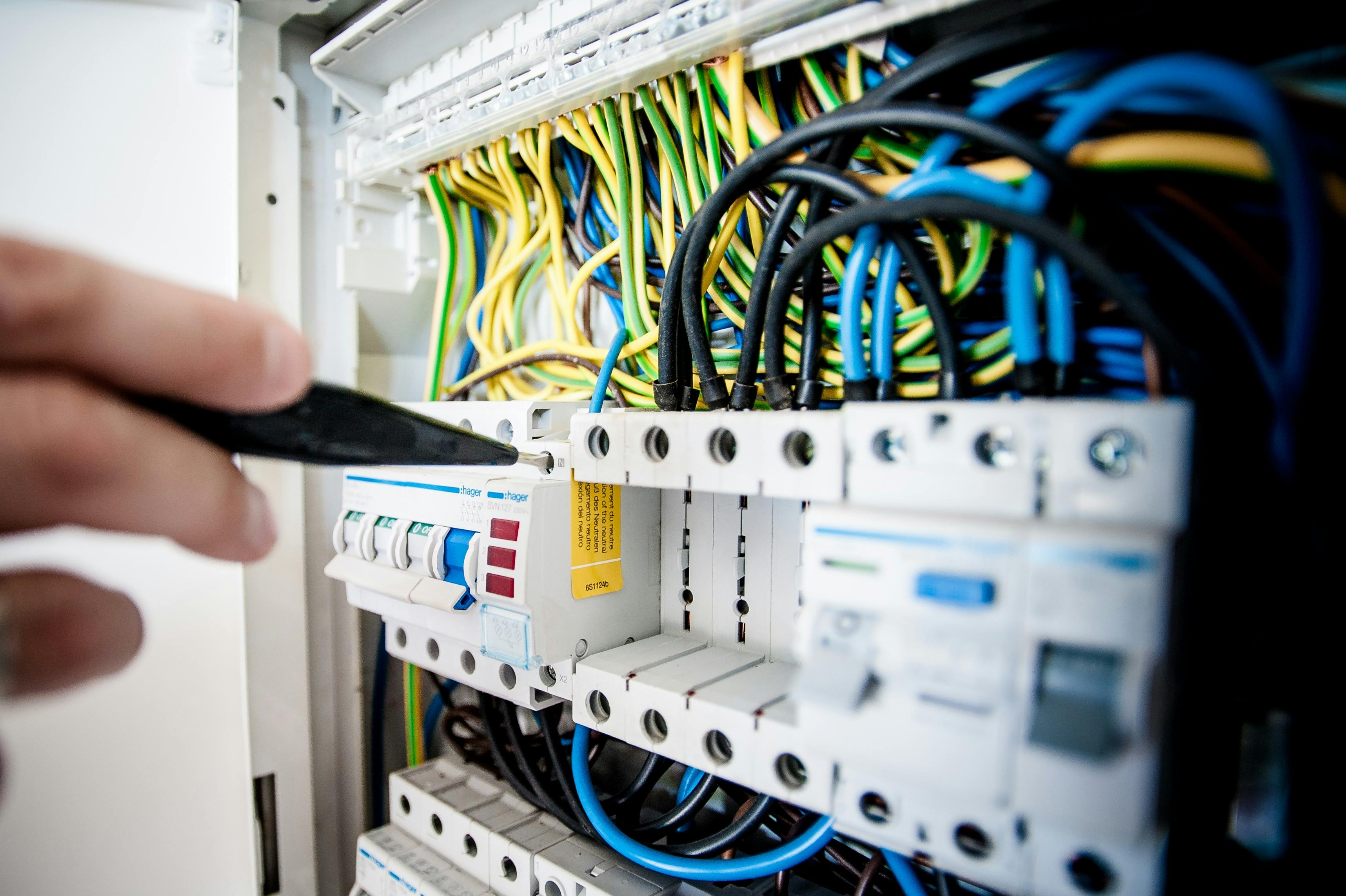 Smart Load Management with TBB Hybrid Inverters: How to Use the Smart Port for Off-Grid Living