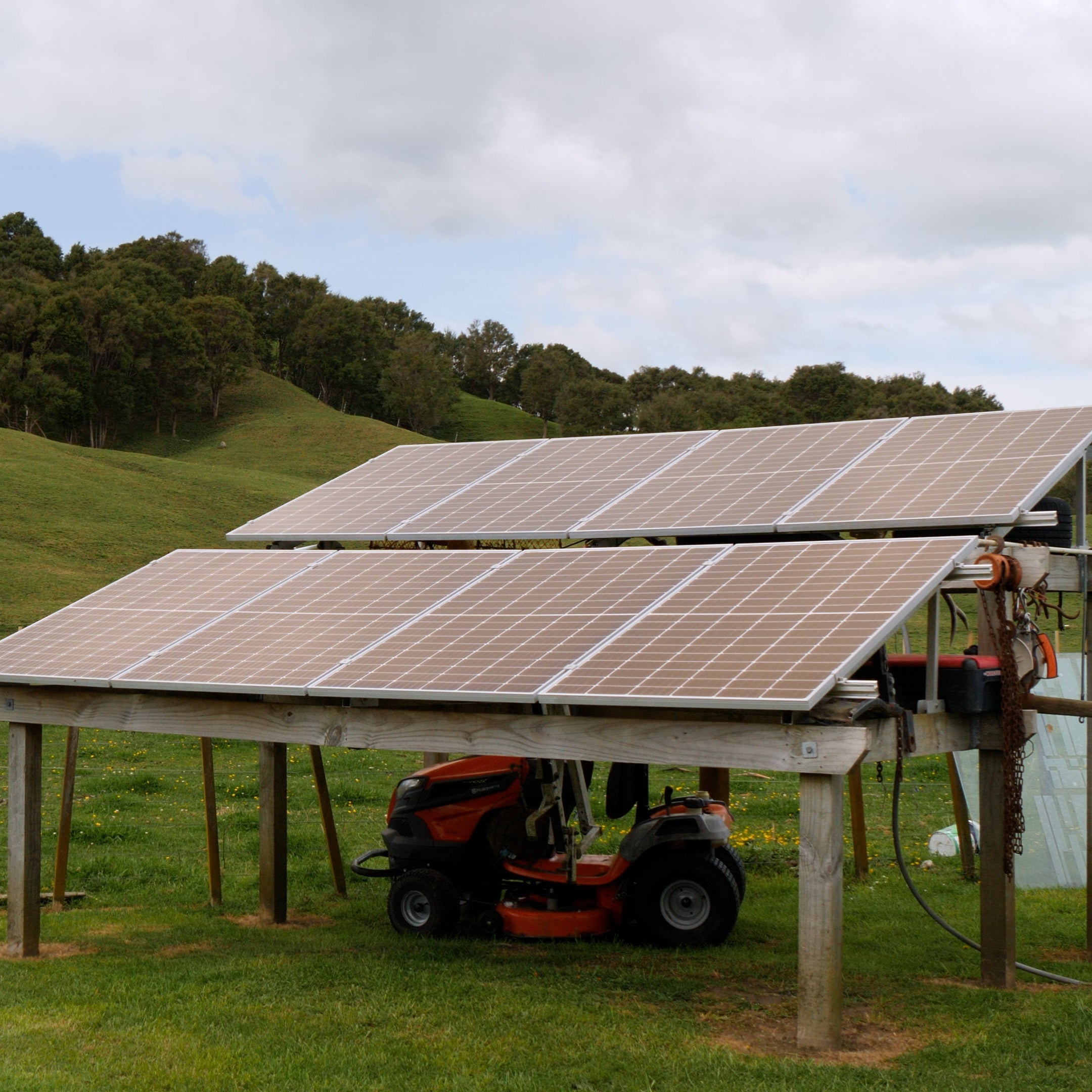 Versatile solar power system for independent living in NZ