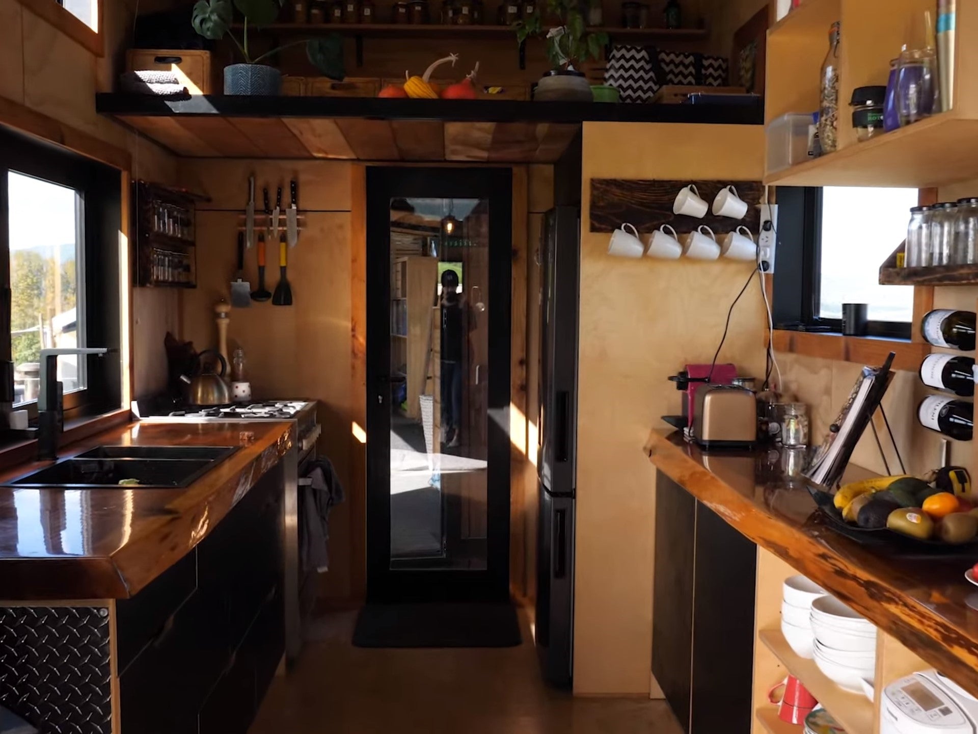 Off grid living home appliances