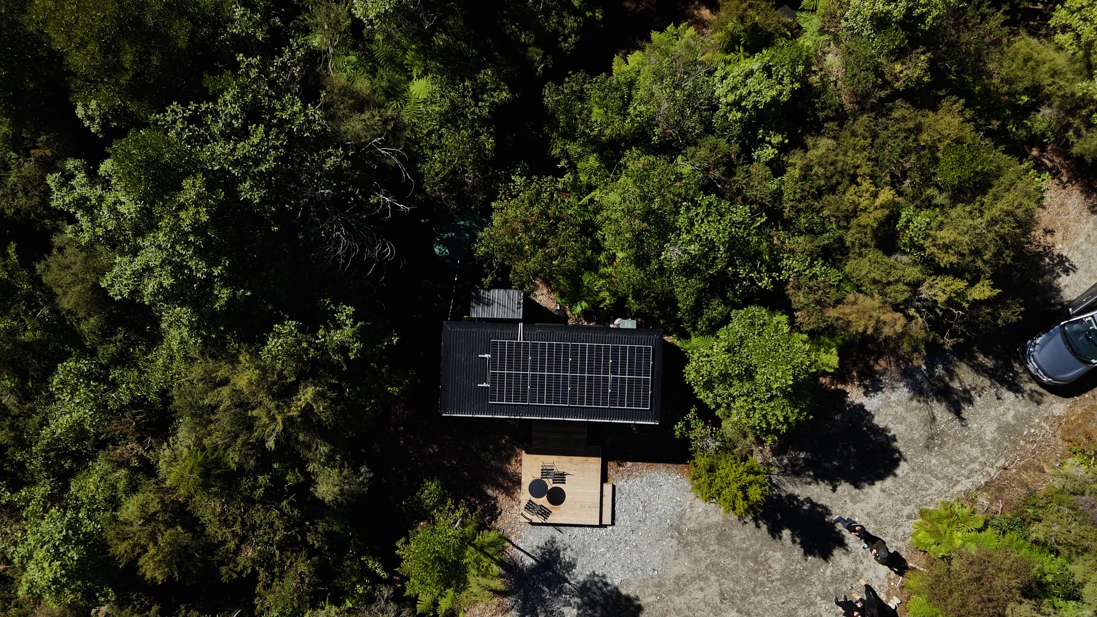 GridFree_Living_-_Hamish_with_Crooked_Cabin.00_12_00_22.Still082.jpg