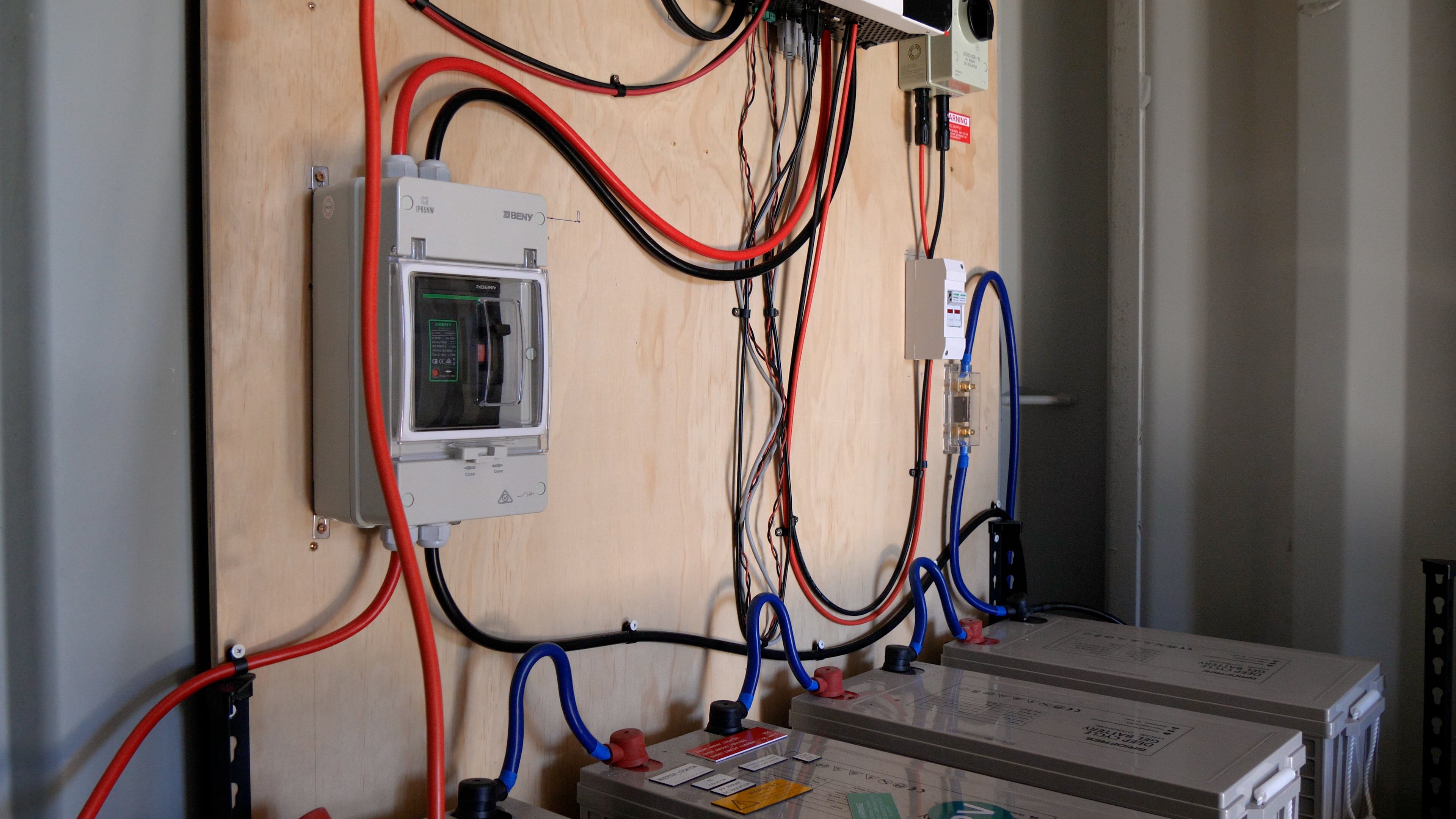 Solar_gear_wiring_batteries.jpg